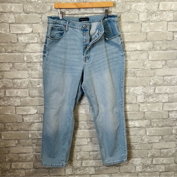 Aeropostale Women's 16R Mom Jeans. Button Fly. Light Wash. High Rise. Tapered - Picture 1 of 11
